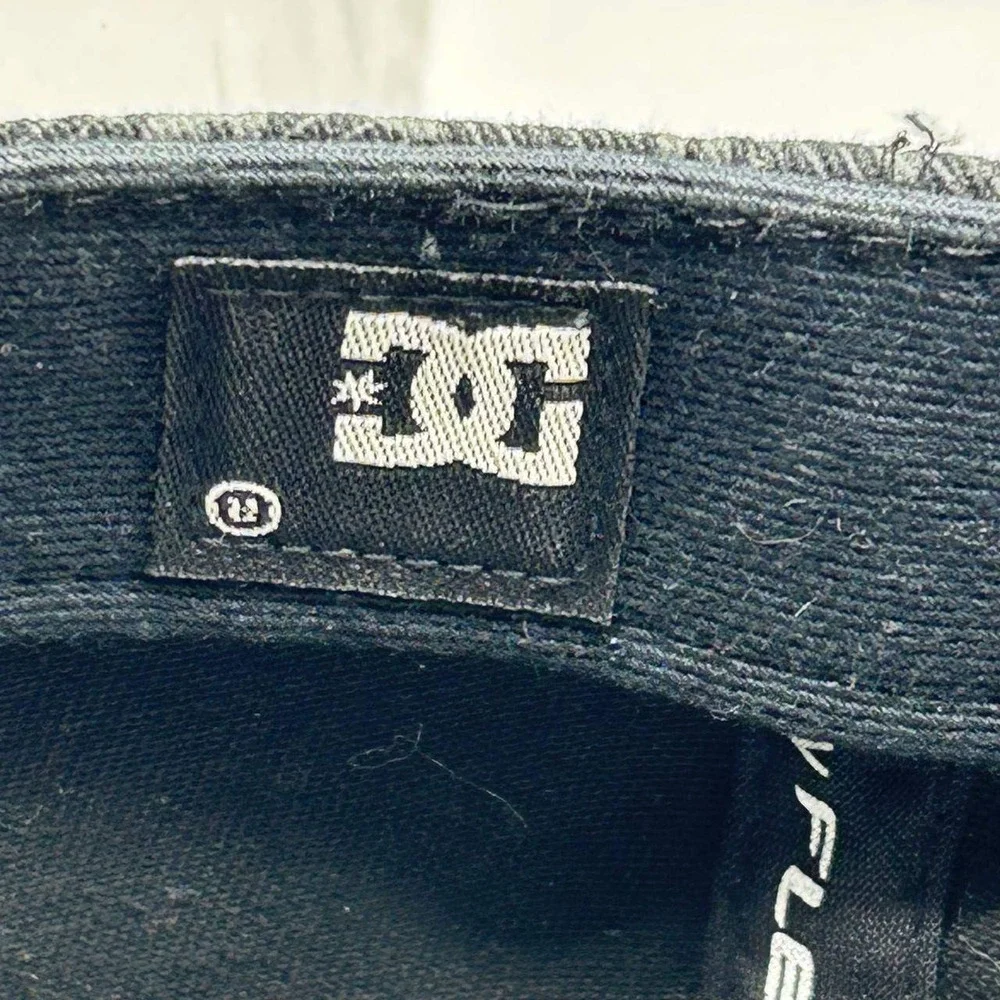 DC Shoes Hat Men 7 1/4-7 5/8 Black Embroidered Stretch Fitted Cap